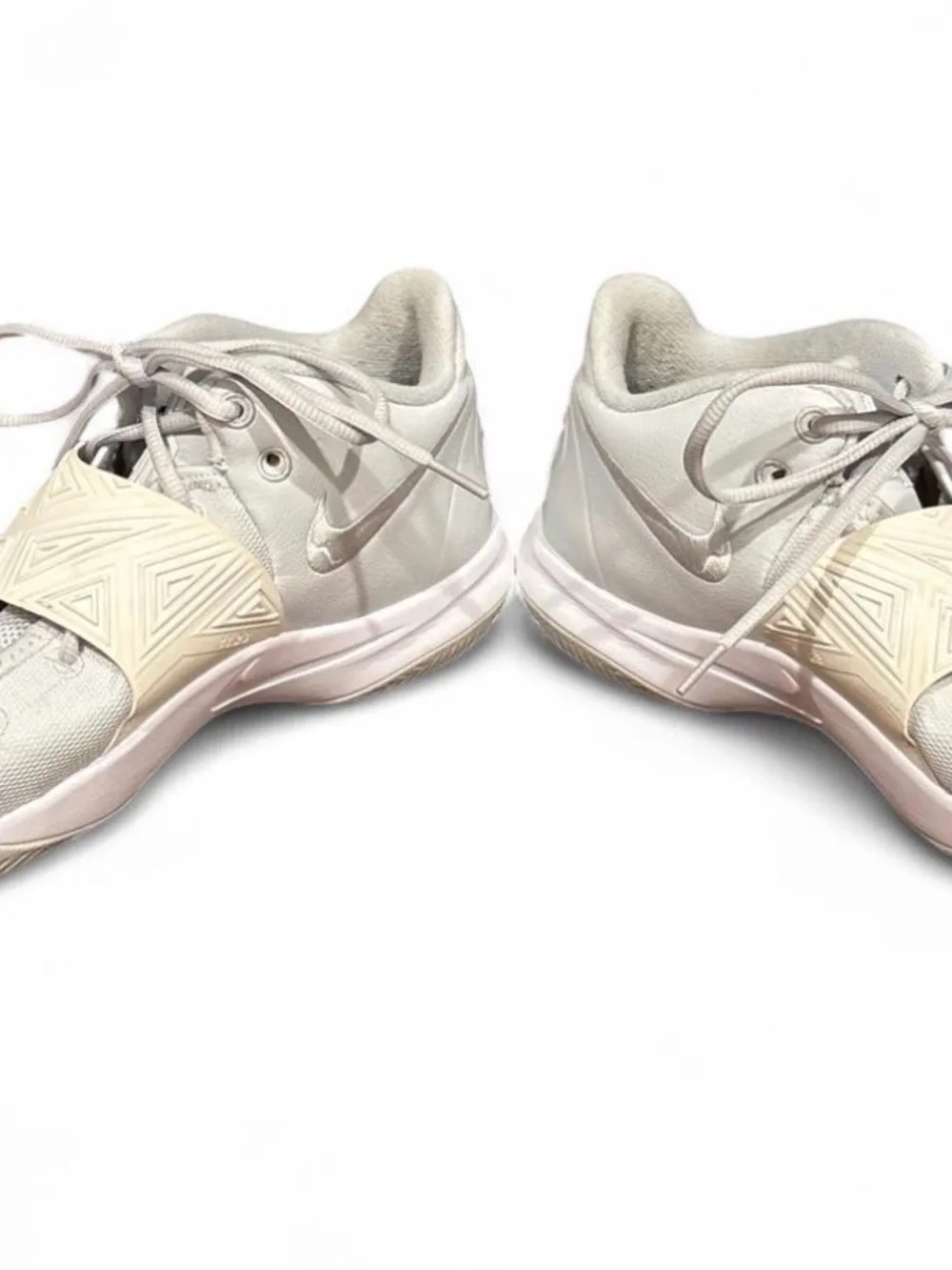 Men's Nike Kyrie Flytrap 3Style. BQ3060-007 PlatinumWhiteMetallic Silver Size 13